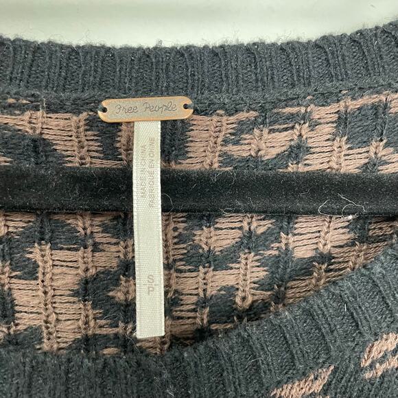 Free People Animal Print Crewneck Sweater Small - Picture 5 of 6